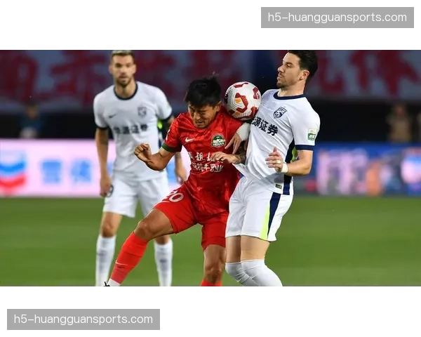 武汉三镇2-2南通支云，两支球队均通过角球配合取得进球